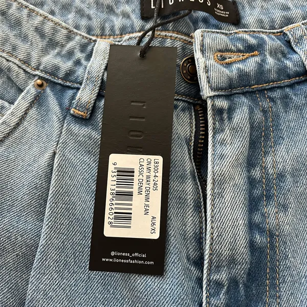 Lioness on my way jeans - Image 12