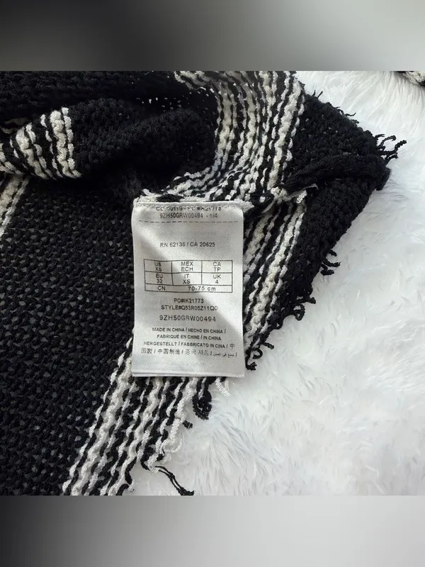 G by Guess Women's Black & Cream Chevron Fringe Crewneck Sweater Size XS - Image 5