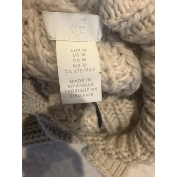 No Boundaries H&M Turtleneck Sweater Size M - Image 10