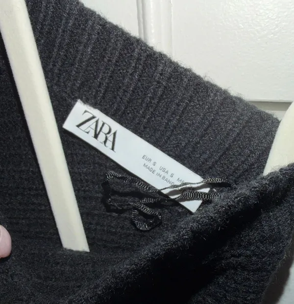 Zara Black V-Neck Cropped Cardigan Sweater Buttons  - Image 2