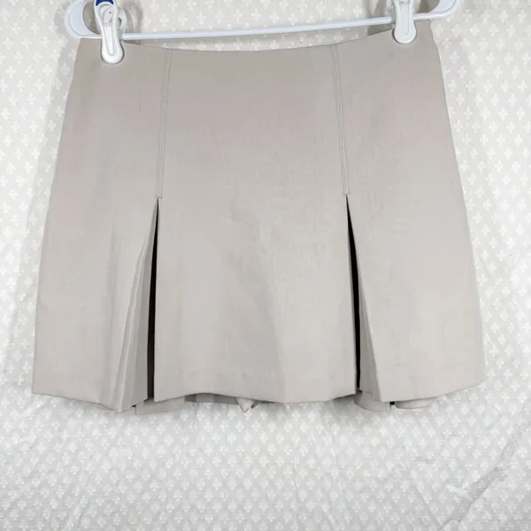 Abercrombie‎ & Fitch Cream Micro Pleated Low Rise Skort - Image 2