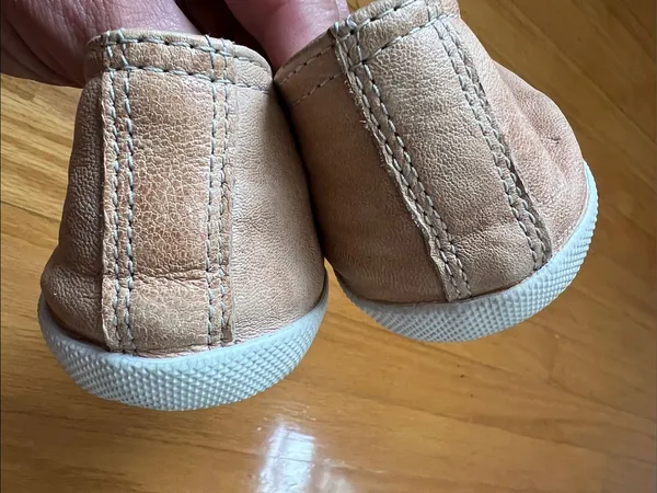 Frye Melanie Slip on taupe leather flats loafers - Image 4