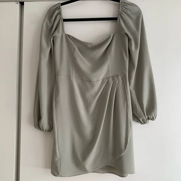 Worn once green dress - Image 2