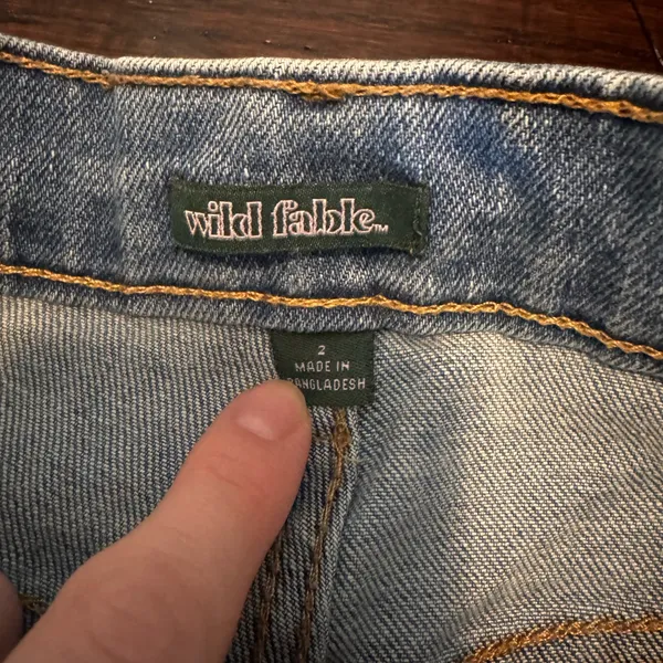 Wild Fable Medium Wash Denim Jeans with Ripped Knee Size 2 - Image 6