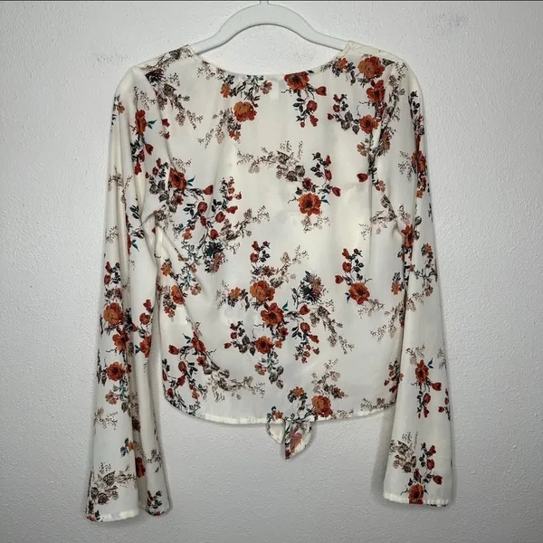 NEW Floral Front Tie Fluted Bell Sleeve Top Size Small - Image 2