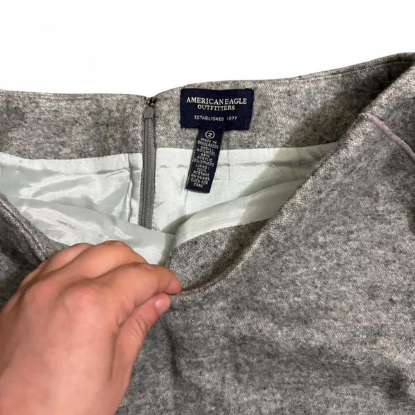 American Eagle Gray Wool Blend Mini‎ Skirt Size 2 Y2K - Image 2