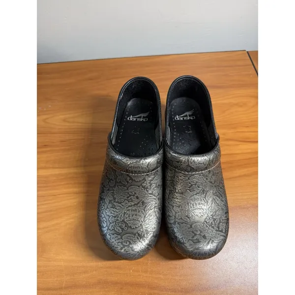 Dansko Antiqued Silver Tooled Clogs Size 38 Floral Embossed Comfort Work Medical - Image 3