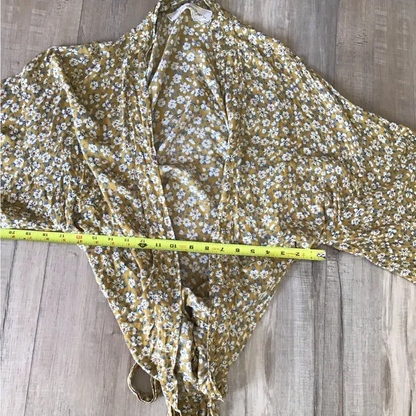 JENS PIRATE BOOTY $132 Crowne Yellow Floral Kimono Jacket Top Size P Small - Image 4