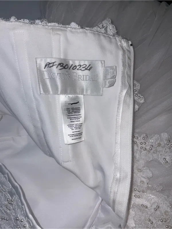 Beautiful Vintage Y2K David’s Bridal Halter Tulle Wedding Gown - Image 6