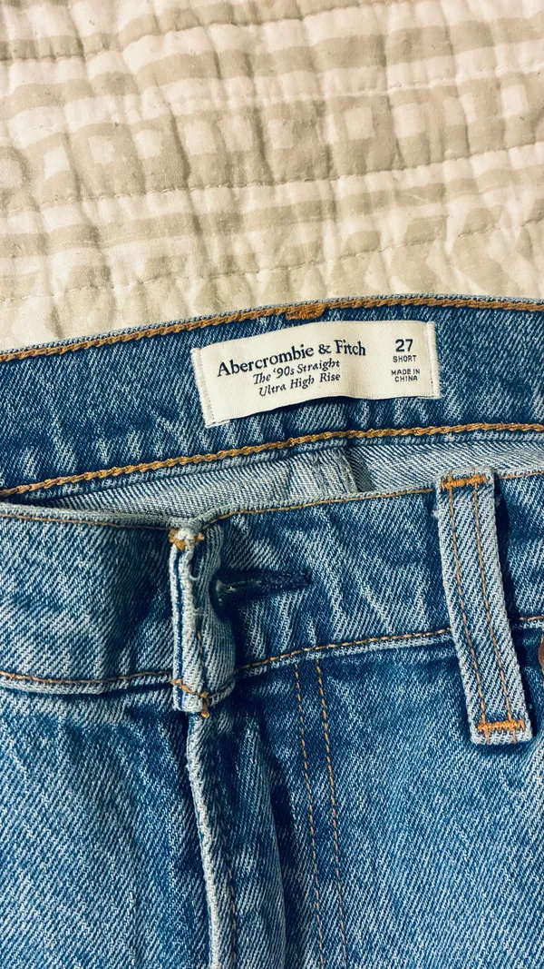 Abercrombie Jeans 90s Ultra High-Rise Straight - Image 4