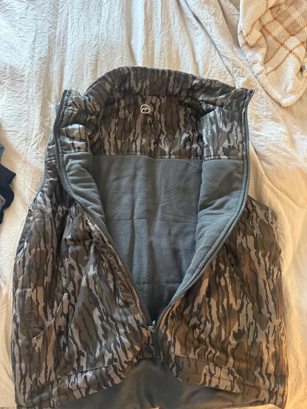 Magellan Outdoors Reversible Bottomland Camo Vest - Image 2