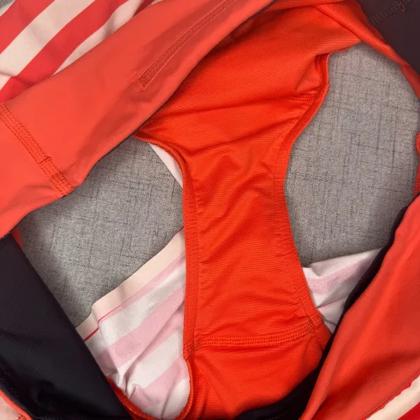 Lululemon Run Light As Air Short Fearless Red Waldo Stripe 2012 Seawheeze Size 8 - Image 11