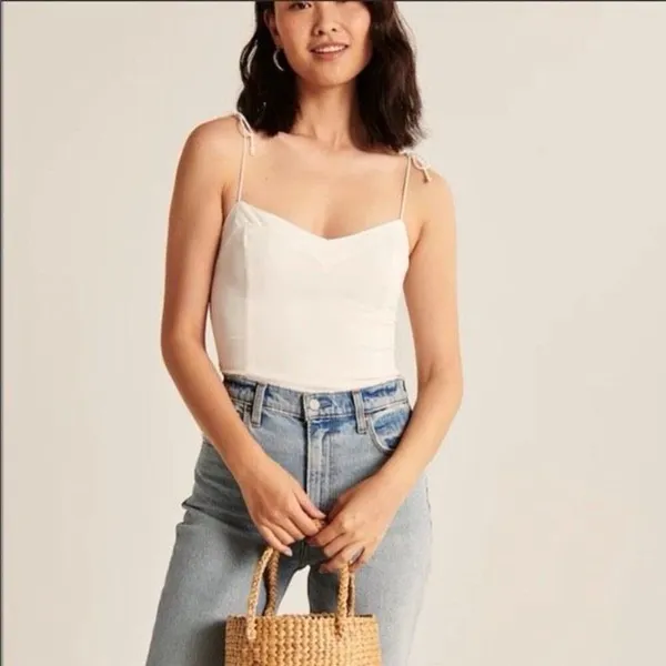 ✨Abercrombie & Fitch White Tie Strap V-Neck Sz Large Cami Top✨ - Image 2