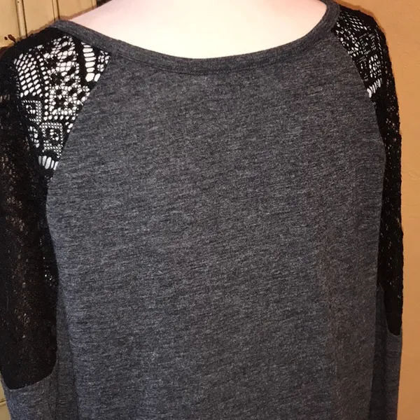 Old Navy 2 tops Medium - Image 5