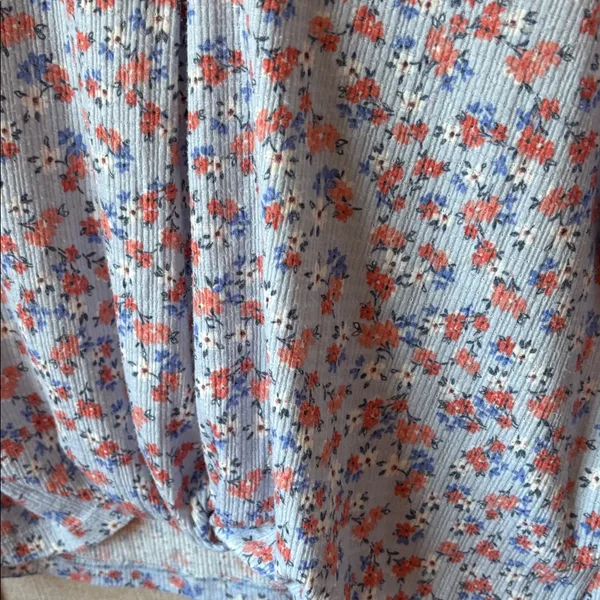 FINAL MARKDOWN Floral Women's Top large - Image 3