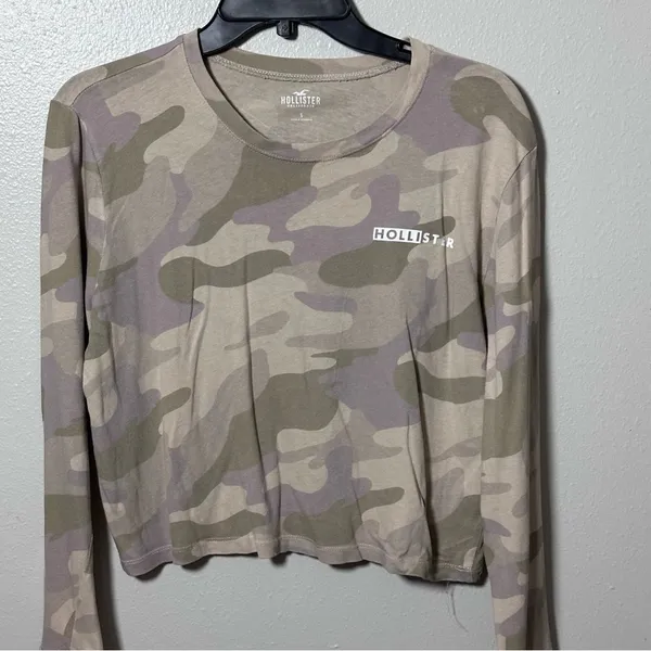 Hollister Women Beige/Green cropped Long sleeve Camo size‎ small - Image 2