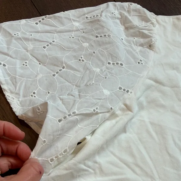 A new day White Eyelet Sleeve Top NWT Medium C7-017 - Image 4