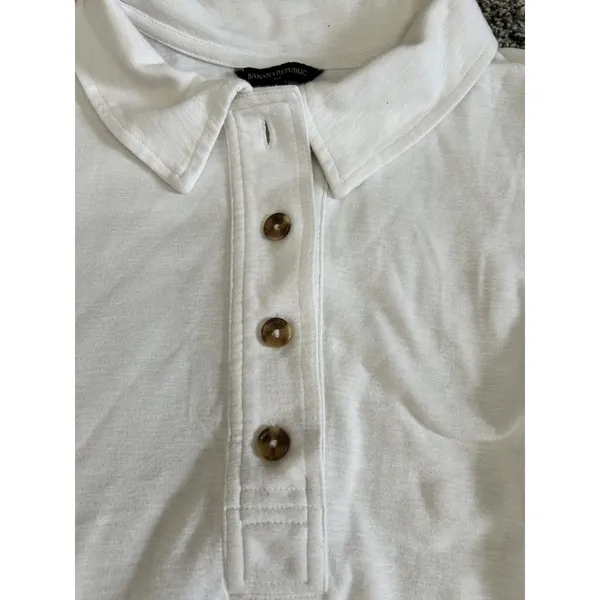 Banana Republic white short-sleeve button henley shirt M - Image 3