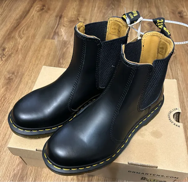 DR MARTENS 2976 black leather Chelsea ankle boots booties shoes women’s 8 new - Image 2
