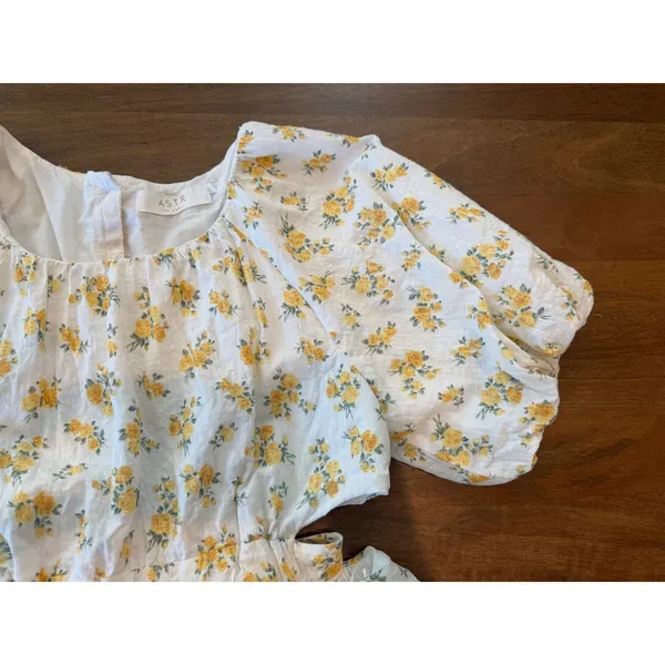ASTR The Label Floral Blouse M White Yellow Cottagecore Boho Romantic Prairie - Image 4
