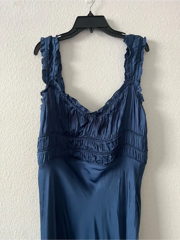 NEW‎ ASTR Enola Satin Smocked Midi Dress large - Image 4