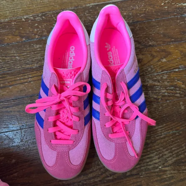 adidas Originals Gazelle Indoor sneakers in bright pink and blue - Image 2