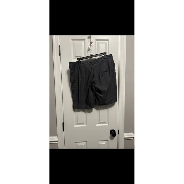 NWT Puma Golf Shorts Grey in color Size Large - Image 5