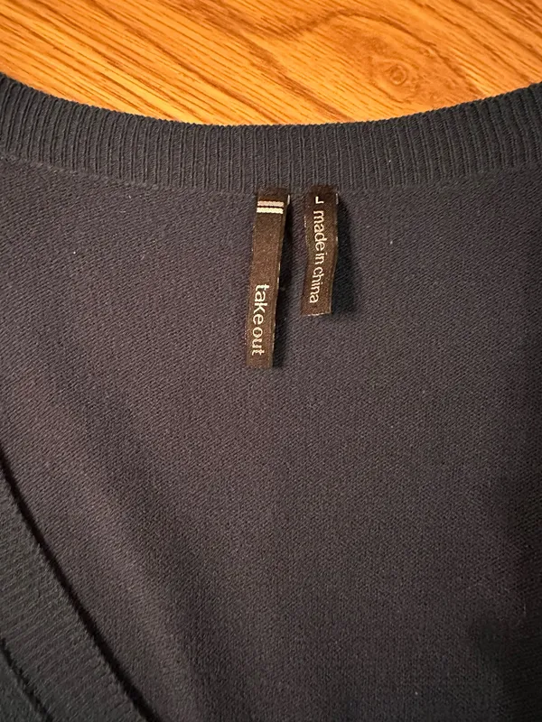 Takeout size large V neck navy sweater Blue - Image 3