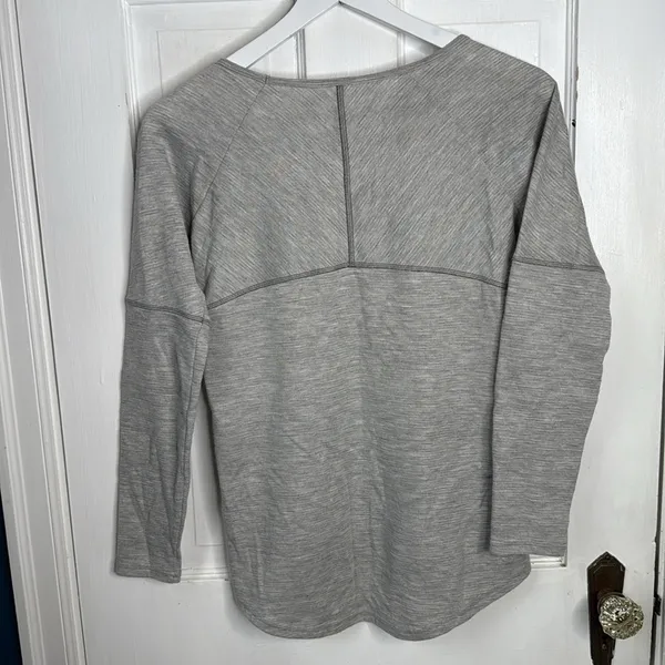 Kuhl Light Gray Scoop Neck Wool Blend Arden Shirt W1490 Sz XS - Image 8