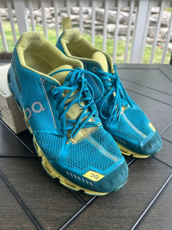 On Running On Cloud Cloudflyer blue yellow maui lemon running trainers size 10 - Image 2