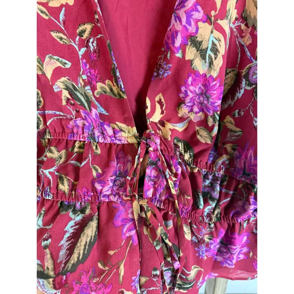WAYF Cropped Long Sleeve Red Floral Tie Front Open Elastic Waist Blouse Size L - Image 4