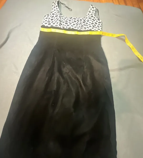 AGB Black Velvet and Animal Print Dress size 8 with Matching Bolero Jacket Size - Image 10