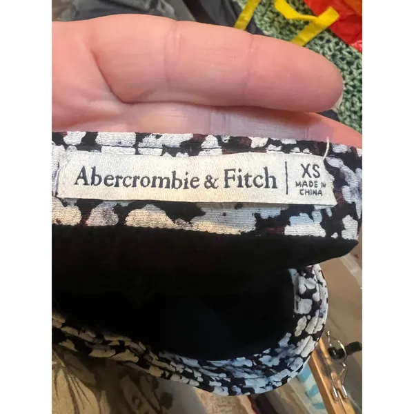 Abercrombie & Fitch Women's Size XS Midi Skirt Slit Front Black White Blue Ditsy - Image 12