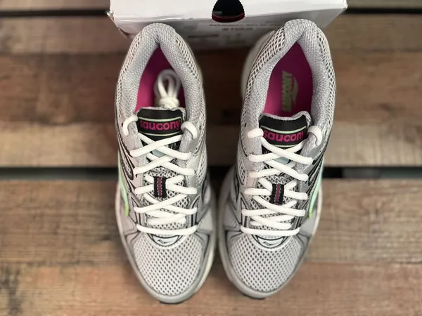 Saucony running shoe. Unisex style  - Image 5