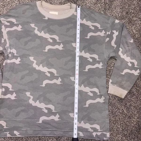 American Eagle camo crewneck - Image 2