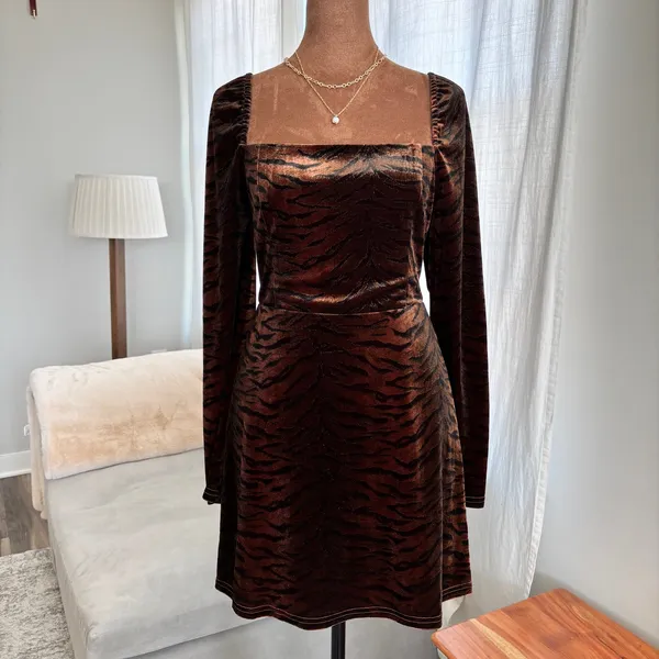 Le Lis Dress Medium Bronze Tiger Print Velvet Square Neck Long Sleeve Whimsygoth - Image 8