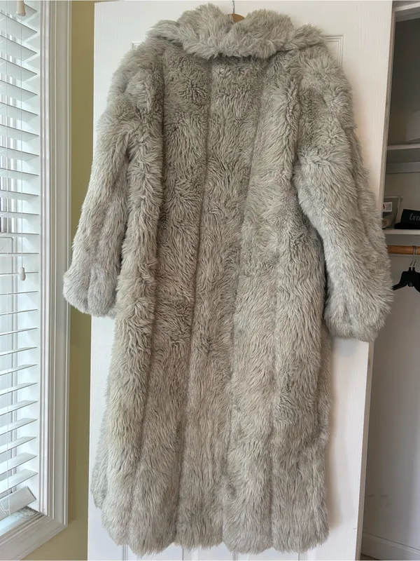 Monterey Fashions Vintage Long Faux Fur Coat in Cool Gray Women's Winter Coat - Image 12