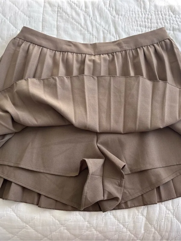 NWT Wishlist Apparel Brand Pleated A-Line Mini Skirt - size M - Image 3