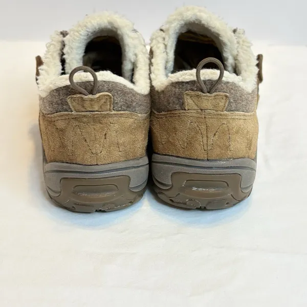 Caterpillar Women’s Brown Suede Slip On Shoes Faux Fur Lining Size 9 - Image 4