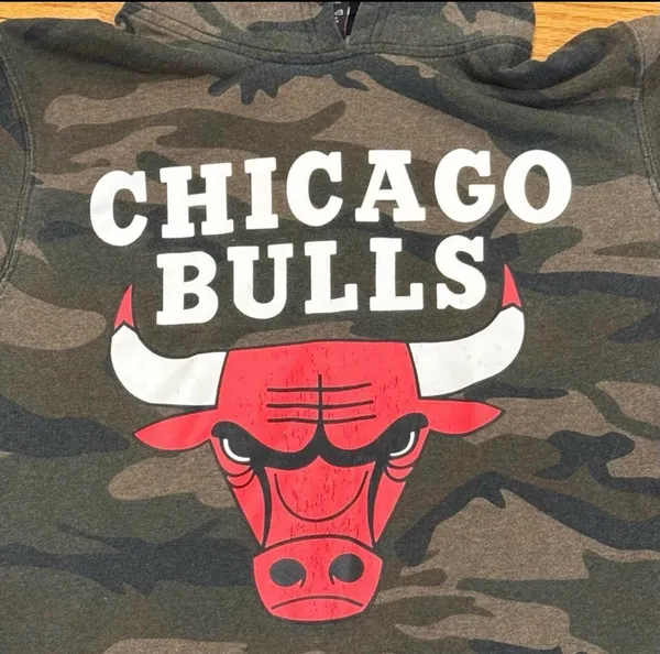 Chicago Bulls Camo Hoodie Sweatshirt NBA Camouflage Green Red Black M - Image 3