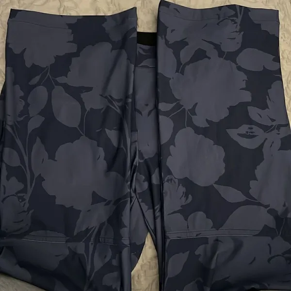 Spanx sunshine kick flare pant small floral print - Image 3