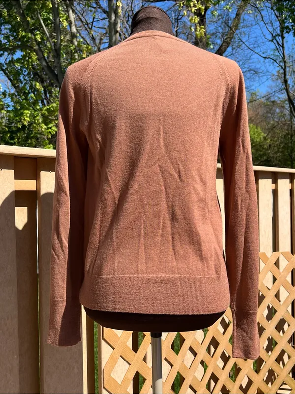 J.Crew Women’s 100% Merino Wool Cardigan with Gold Buttons Size M Quiet Luxury - Image 4