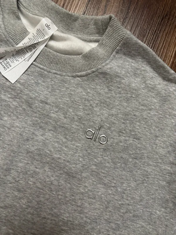 🩶 Accolade Set Gray Small Crewneck + Shorts - Image 3