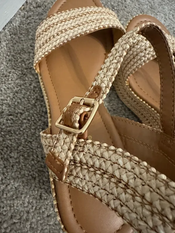 Soda Castle open toe ankle strap wedge size 7 - Image 8