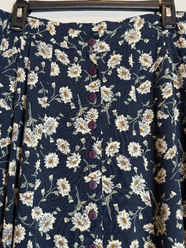 Vintage Express Floral A-Line Button Front Skirt Womens Medium Black Cottagecore - Image 6