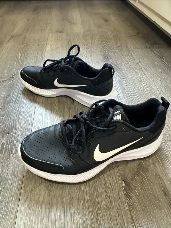 Nike Women’s Black and White Athletic Sneakers - Image 3