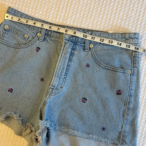 Lucky Brand 12/31 Pins Blue Denim Cut Off Jean Shorts Embroidered Purple Flower - Image 11