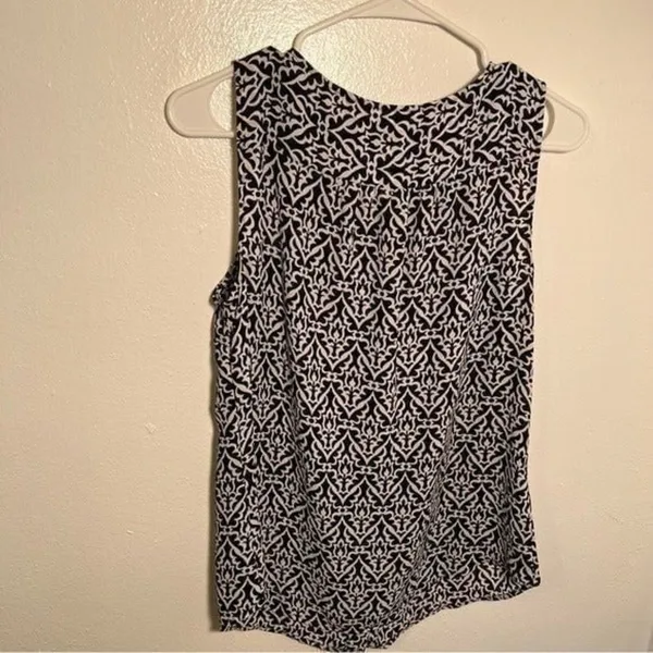 Loft Women's Sz Small Sleeveless Button Down Ruffle Blouse Black White Geometric - Image 9