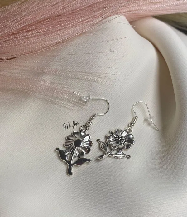 Handmade Daisy Earrings - Image 2