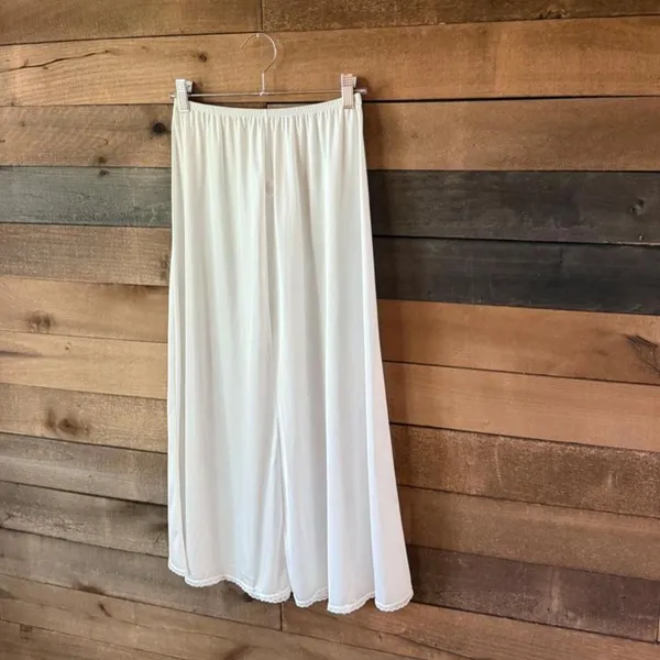 Vintage Vanity Fair White Nylon Half Slip Lace Hem Midi Slip Skirt - Image 2